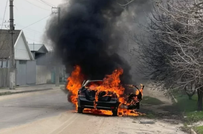 Xersonda avtomobilə zərbə endirilib, ölən və yaralananlar var