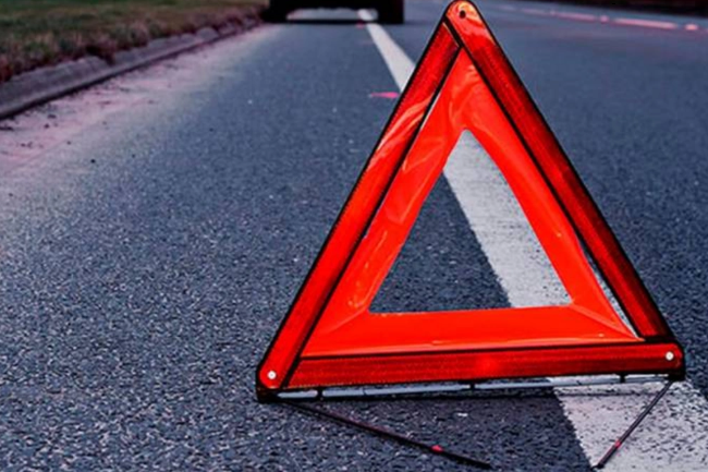 Kənar dairəvi yolda minik maşını "Kamaz"la toqquşub, ölən və xəsarət alanlar var 