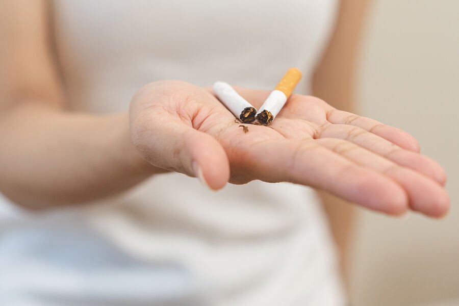 Britaniya “tüstüsüz nəsil” üçün siqaret satışını məhdudlaşdırdı