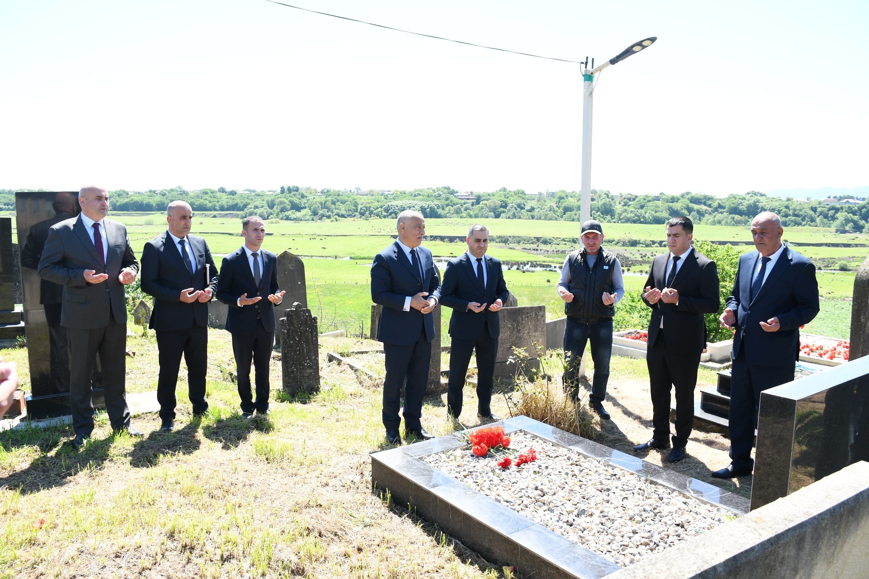 Rayon rəhbəri şəhid şəhid məzarlarını ziyarət etdi