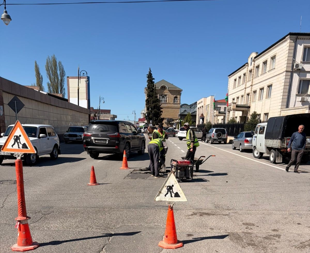 Şamaxı rayonunda yol infrastrukturu yenilənir.