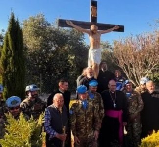 Livanda İsa Məsihin heykəli yenidən quraşdırılıb