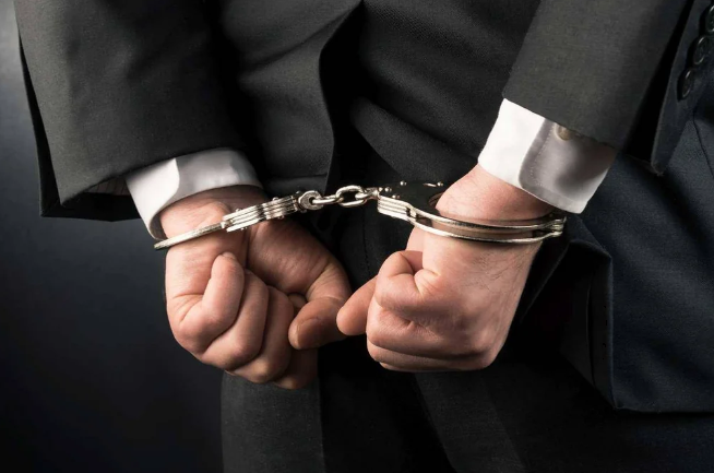 Dövlət Xidmətinin 8 vəzifəli şəxsi həbs edilib 