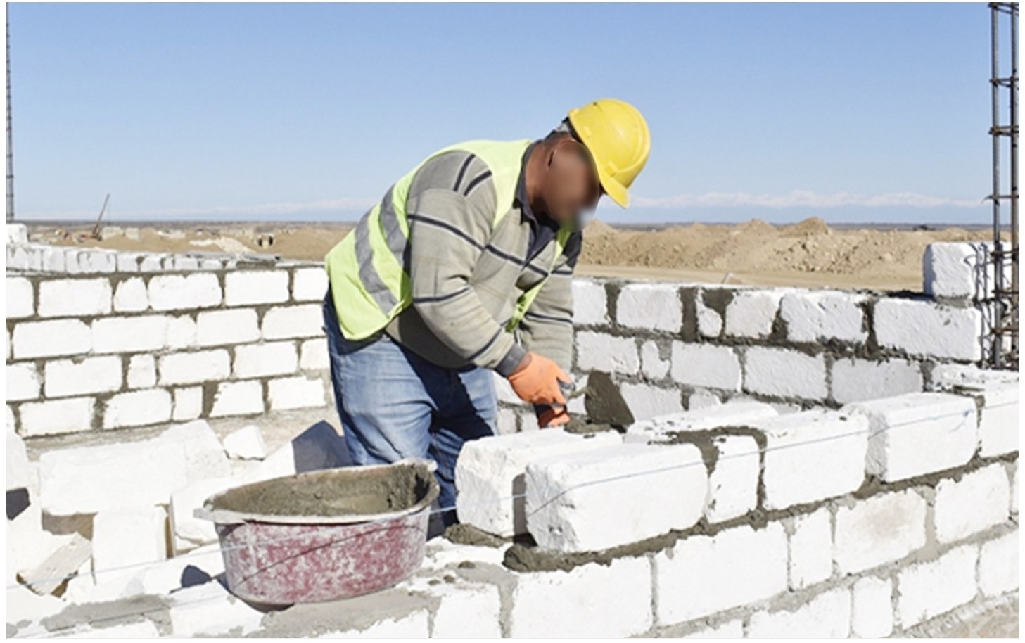 İşlədiyi evin ikinci mərtəbəsindən yıxılıb öldü 