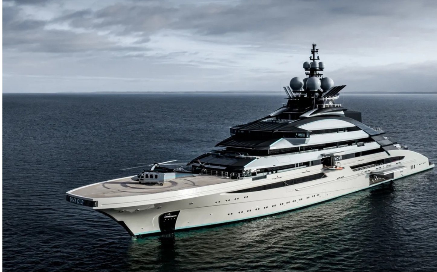 Rus oliqarxın 500 milyonluq superyaxtası Hörmüzdə peyda oldu