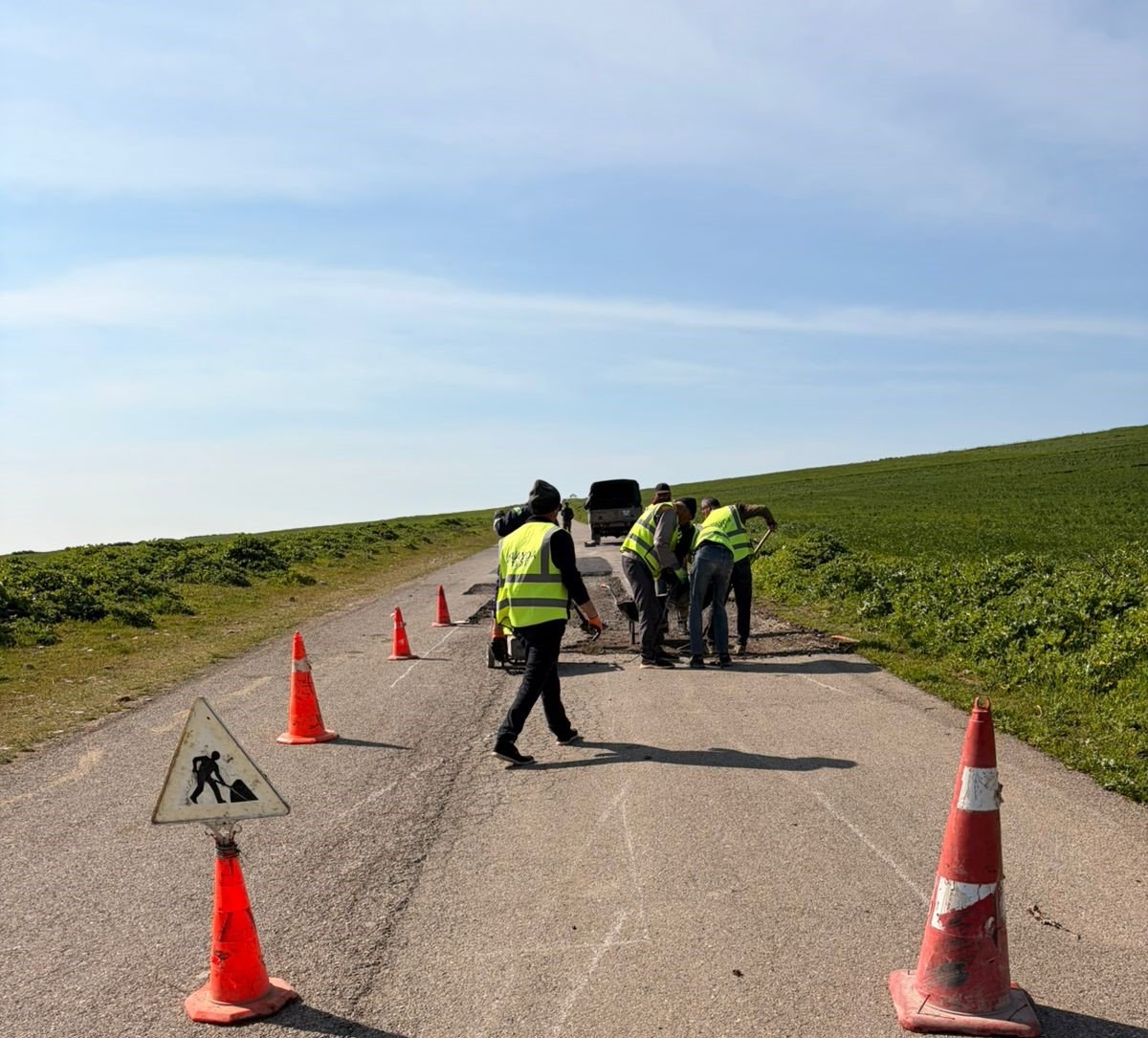 Şamaxı–Kələxana avtomobil yolunda 19 saylı Xüsusi Təyinatlı Yol İstismarı İdarəsinin əməkdaşları tərəfindən  işlər davam etdirilir