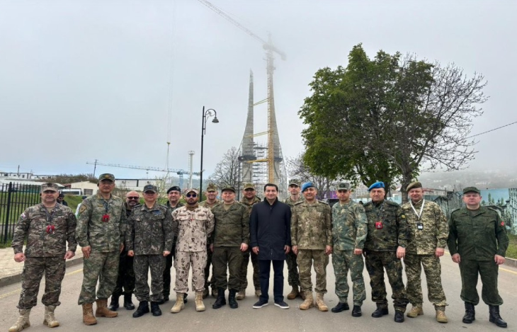 Hikmət Hacıyev Şuşadan hərbi attaşelərlə foto paylaşıb