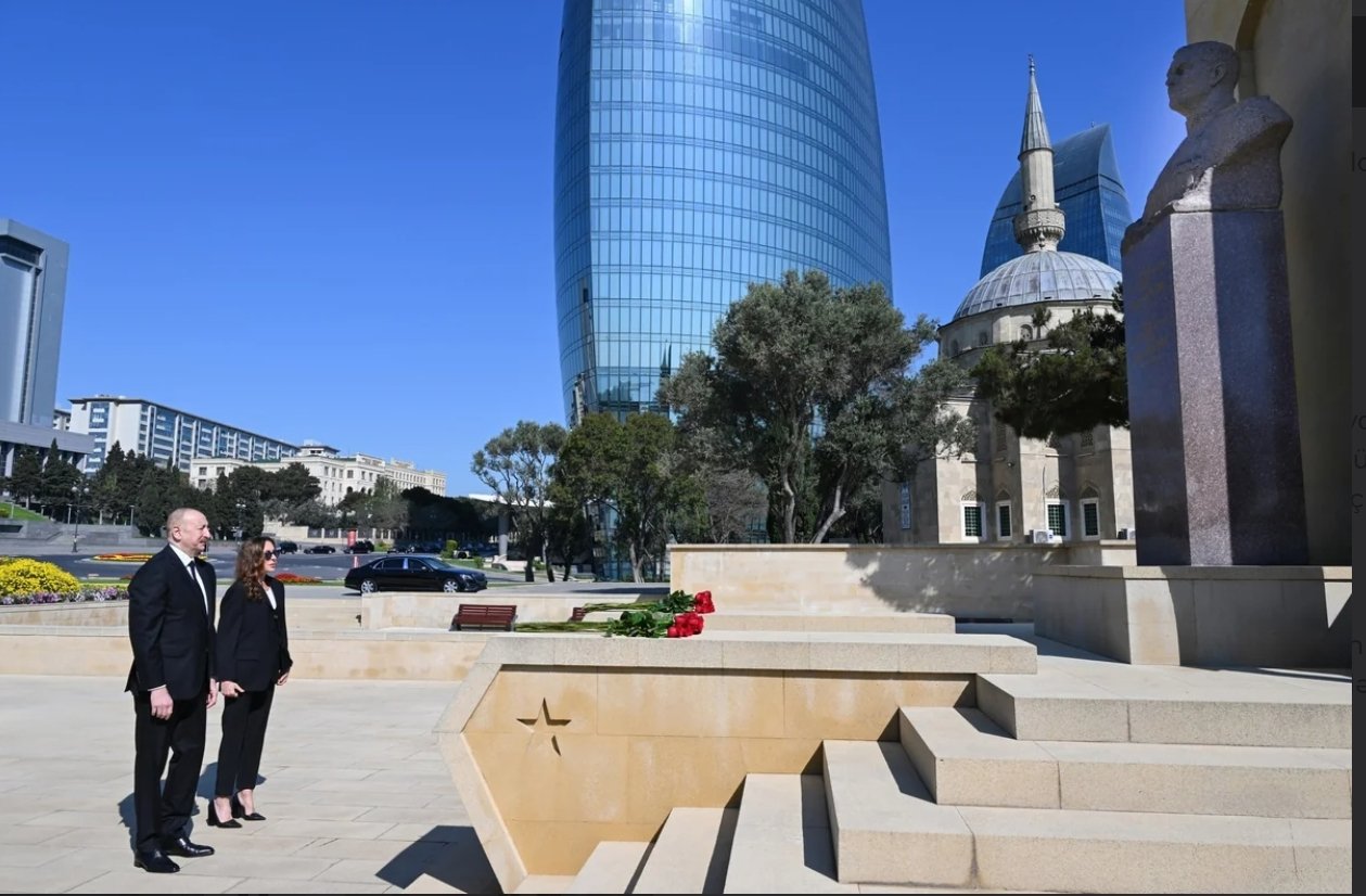 Faşizm üzərində Qələbə uğrunda mübarizədə həlak olan Azərbaycan övladlarının xatirəsi ehtiramla anılıb