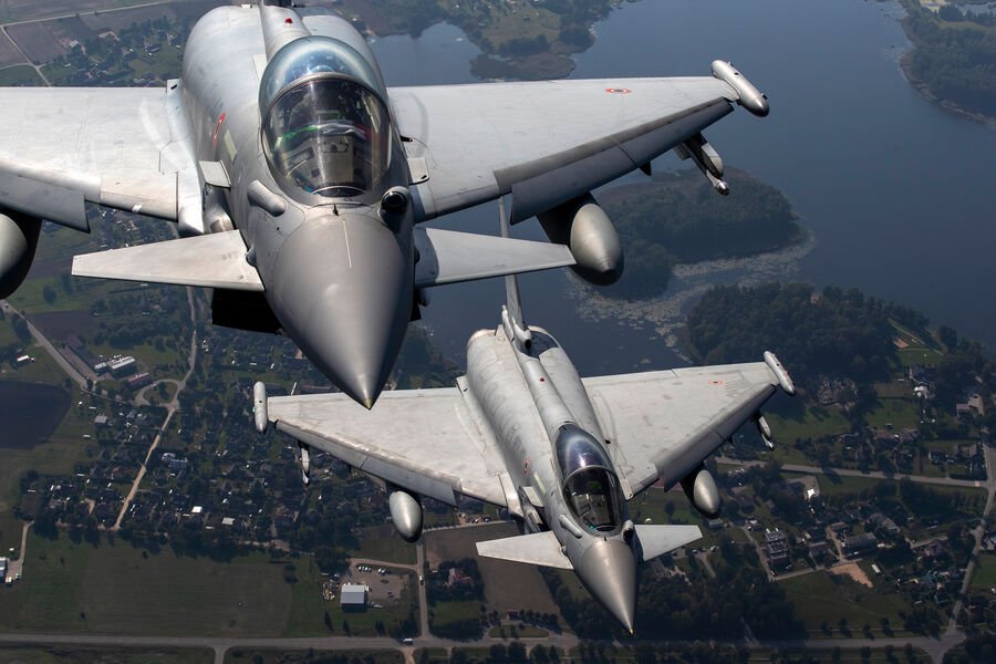 Austria ABŞ hərbi təyyarələrinə görə Eurofighter qırıcılarını havaya qaldırdı