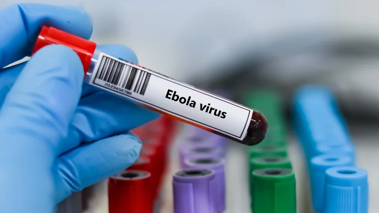 KONQODA EBOLA XƏSTƏLƏRİ KARANTİNDƏN QAÇIB