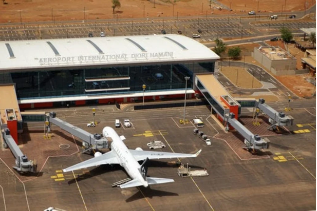 Niamey aeroportunda partlayış və silah səsləri qeydə alınıb 