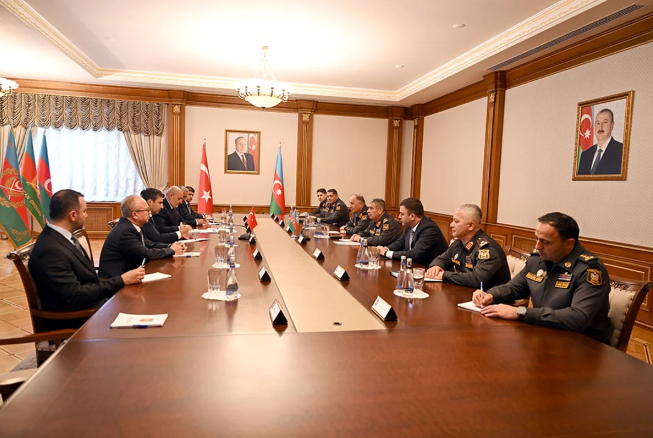 Zakir Həsənov Selçuk Bayraktarı qəbul edib 
