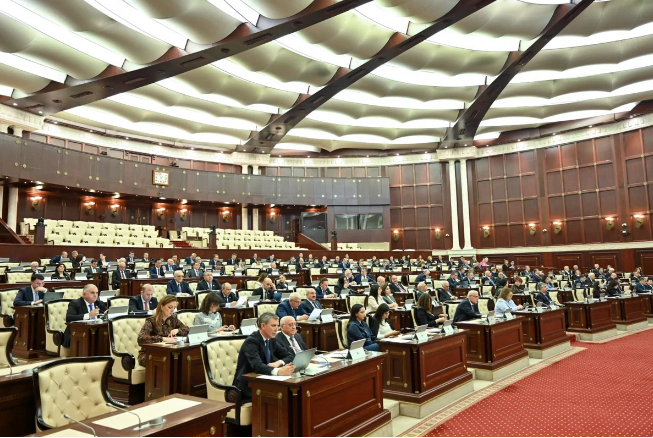 İqtisadi sahədəki bəzi cinayətlərə görə məsuliyyətin ləğv edilməsi son oxunuşda qəbul edilib 