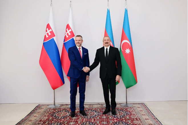 İlham Əliyev və Slovakiya Prezidenti Şuşada mətbuata bəyanatlarla çıxış edirlər 