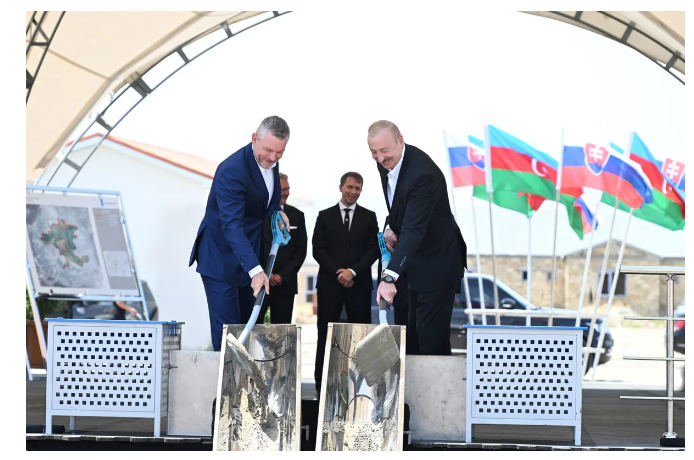 Azərbaycan və Slovakiya prezidentləri Ağdamın Baş Qərvənd kəndində görülən işlərlə tanış olublar