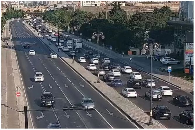 Bakının bir sıra yollarında tıxac yaranıb 