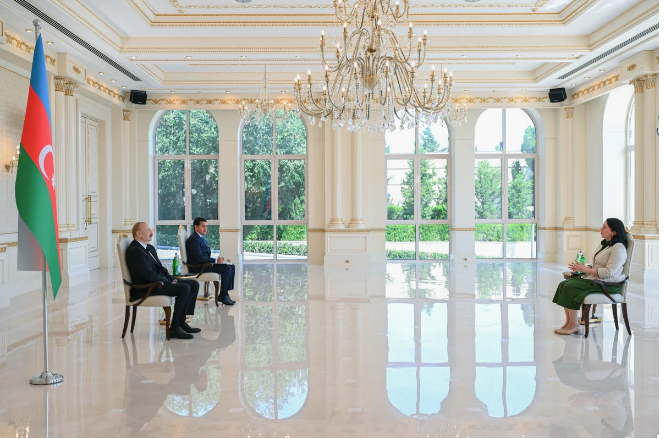 İlham Əliyev İrlandiyanın Azərbaycanda yeni təyin olunmuş səfirinin etimadnaməsini qəbul edib 