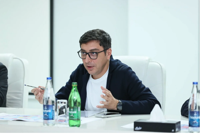 Fərid Qayıbov qadın voleybolçulardan ibarət millinin məşqində iştirak edib