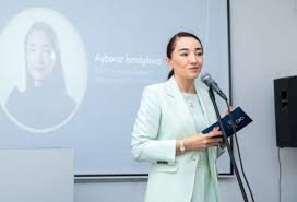 Aybəniz  İsmayılovanın  hələ də ADY-də. çalışan yaxınları - Siyahı