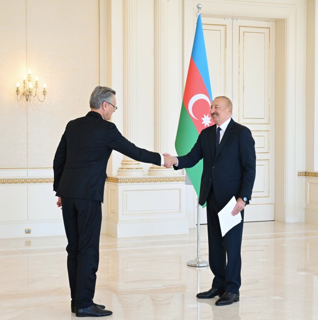 Prezident İlham Əliyev Almaniyanın Azərbaycanda yeni təyin olunmuş səfirinin etimadnaməsini qəbul edib