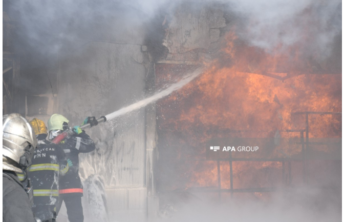 Bakıda istifadəsiz tikilidə yanğın baş verib 