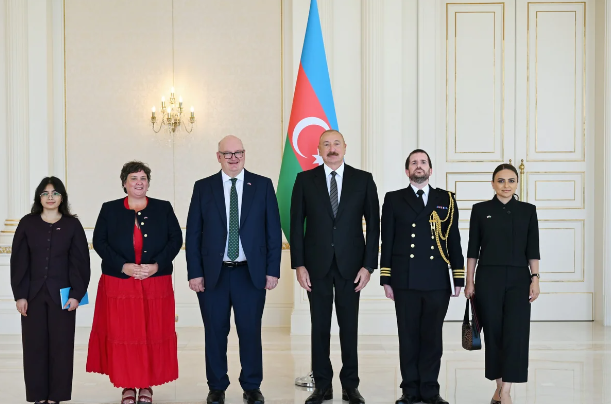 İlham Əliyev Böyük Britaniyanın yeni səfirinin etimadnaməsini qəbul edib