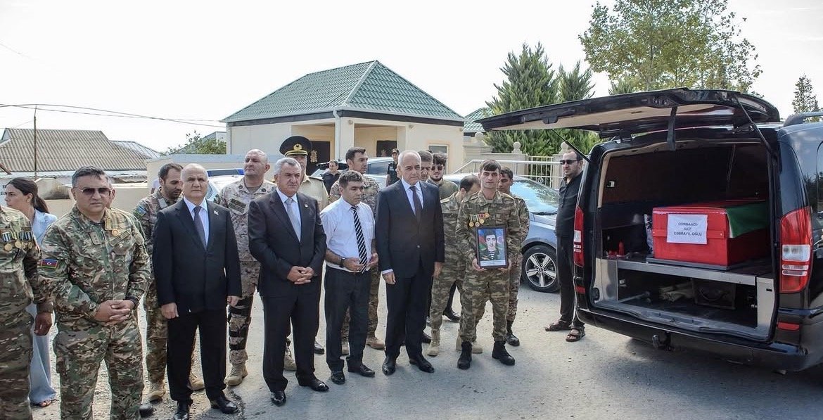 27 il sonra şəhidliyə qovuşdu: Birinci Qarabağ müharibəsinin itkin şəhidi Akif Qurbanov dəfn edildi