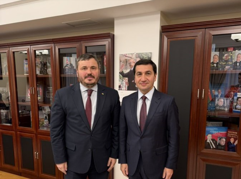 Ukrayna Hikmət Hacıyevi təltif etdi 