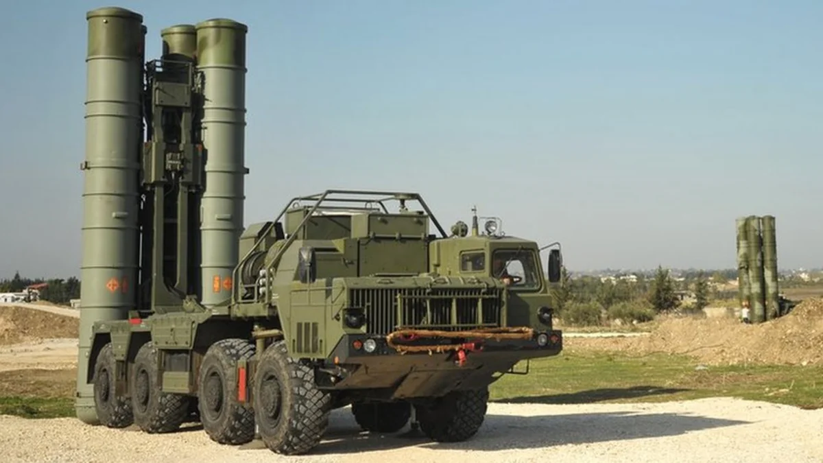 Ukrayna Rusiyanın S-400 radiolokasiya stansiyasına və komanda-qərargah maşınına zərbə endirib 