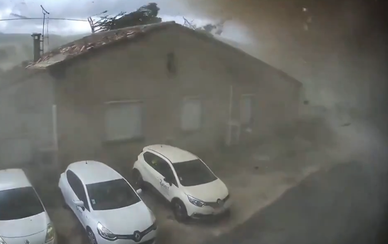 Fransada güclü tornado belə görüntüləndi