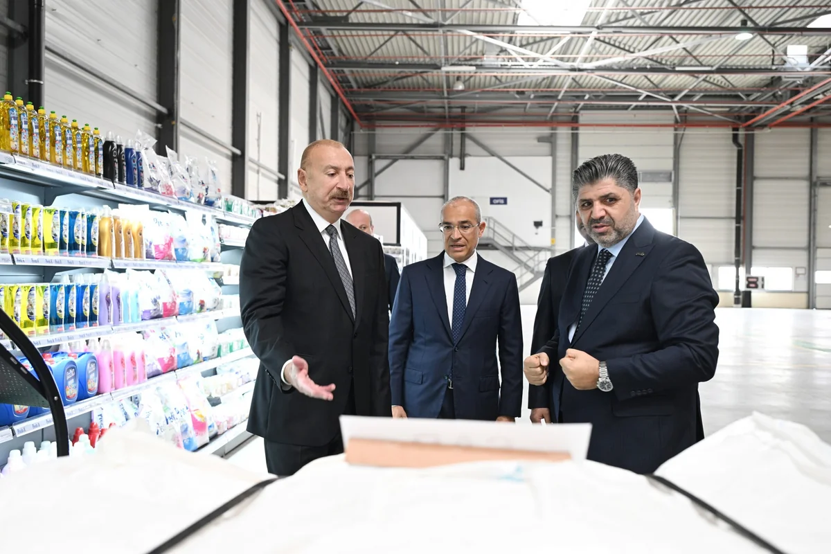 İlham Əliyev Qaradağda kağız və gigiyenik məhsulların istehsalı müəssisəsinin açılışında iştirak edib