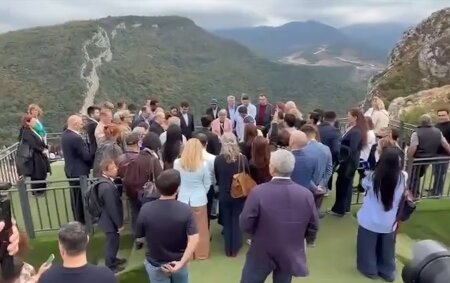 Diplomatik nümayəndələr Şuşada Cıdır düzünü ziyarət ediblər