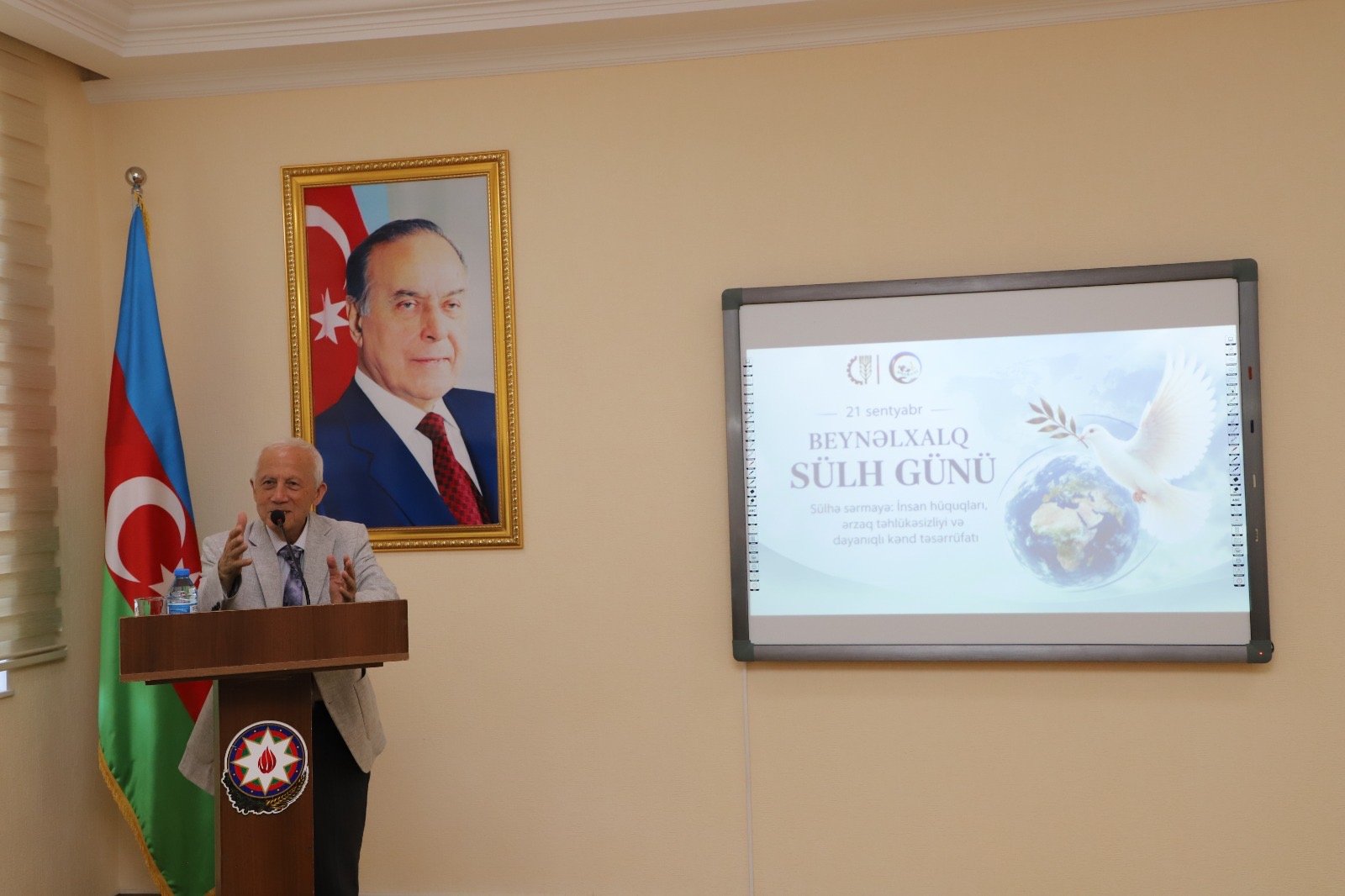 Bitki Mühafizə və Texniki Bitkilər Elmi-Tədqiqat İnstitutunda “Sülh Aylığı” çərçivəsində maarifləndirici tədbir keçirilib.
