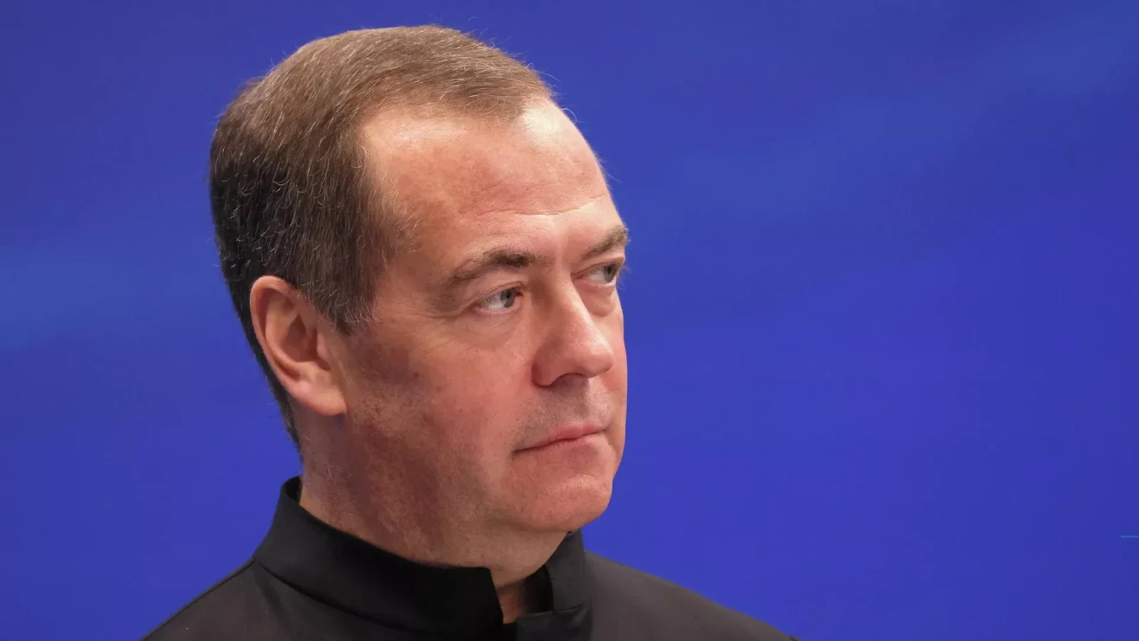 Medvedev süni intellektin bəşəriyyət üçün təhlükə yaradacağına inanmır