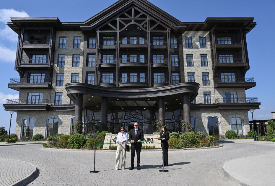 İlham Əliyev və Mehriban Əliyeva Şamaxıda yeni hotel kompleksinin açılışında iştirak ediblər