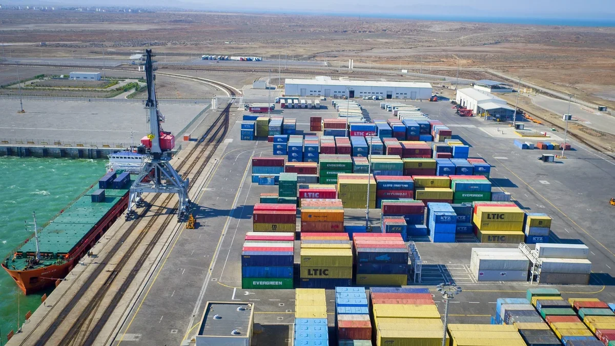 Bakı Limanında konteyner daşımaları 22 % artıb