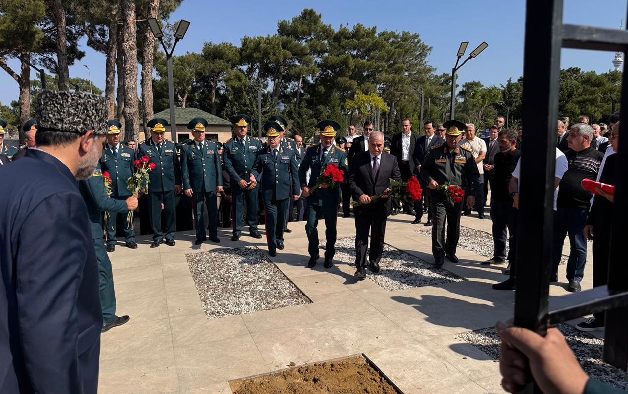 Zakir Həsənov və Əli Nağıyev generalın dəfnində - Foto
