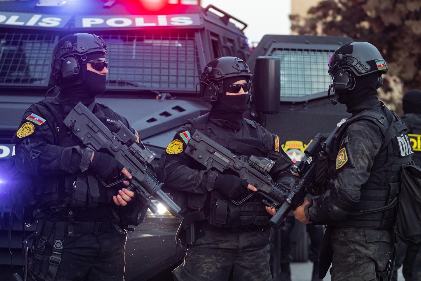 Axtarışda olan M.Mirzəyev saxlanılarkən polis əməkdaşlarına silahlı müqavimət göstərib.