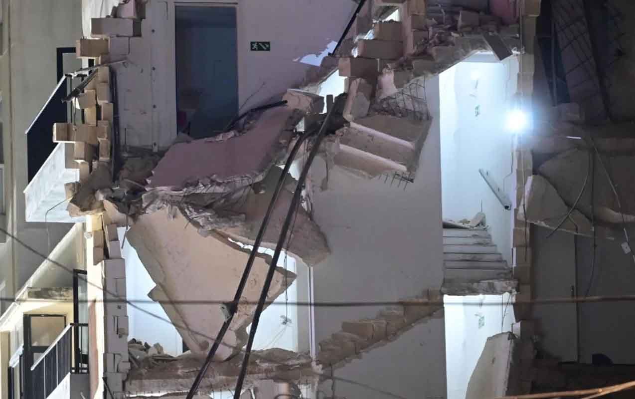 Bakıda dördmərtəbəli binanın bir hissəsi uçub